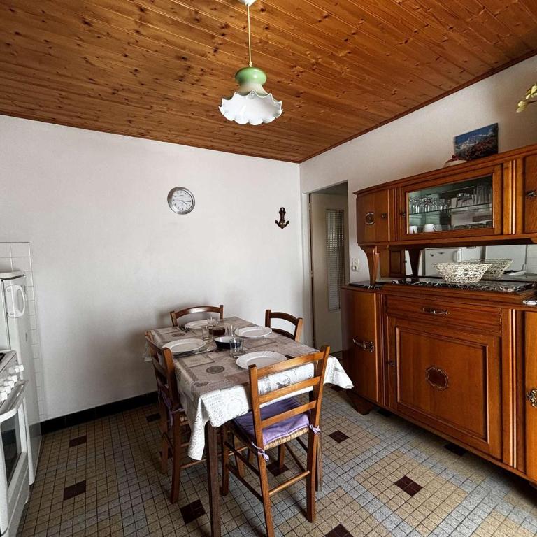Maison de vacances 3 pièces, 4 couchages à 1000 m de l'océan, cadre paisible avec cour et parking - FR-1-224C-63 - Casa de vacaciones (4 adultos) - 6