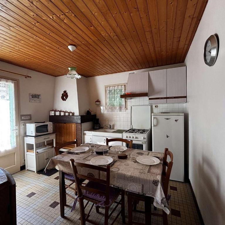 Maison de vacances 3 pièces, 4 couchages à 1000 m de l'océan, cadre paisible avec cour et parking - FR-1-224C-63 - Casa de vacaciones (4 adultos) - 7