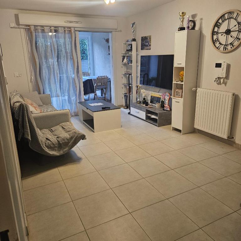 Appartement 3 pièces proche tous commerces - Appartement 2 Chambres - 11