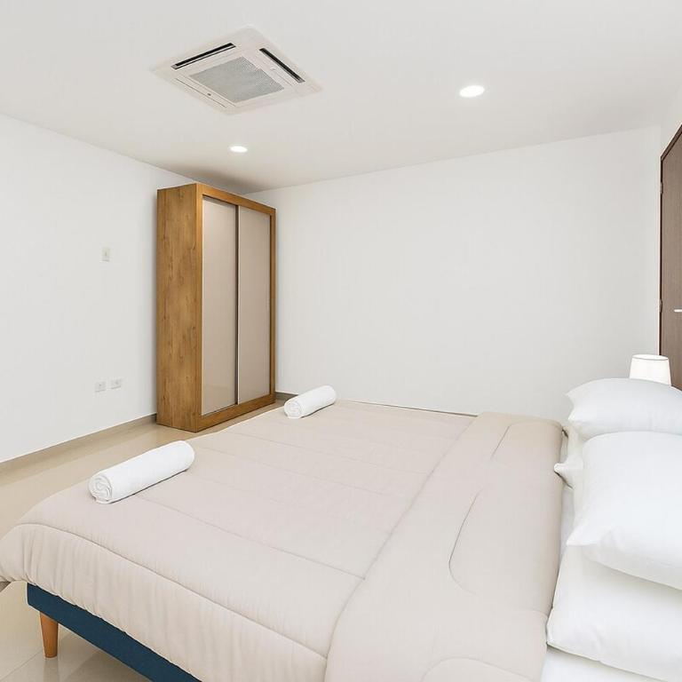Luxury 1BR, Parking , Shopping Area - One-Bedroom Apartment - 15