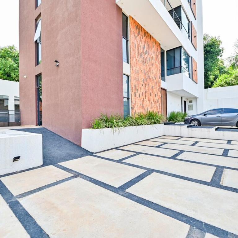 Luxury 1BR, Parking , Shopping Area - One-Bedroom Apartment - 12