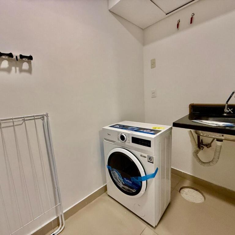 Luxury 1BR, Parking , Shopping Area - One-Bedroom Apartment - 13