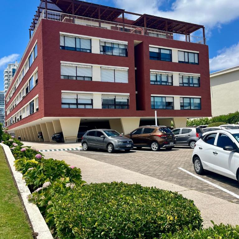 Edificio Carbe Punta del Este - Frente al Mar -parada 2 de la Mansa - Apartamento de 2 dormitorios - 1