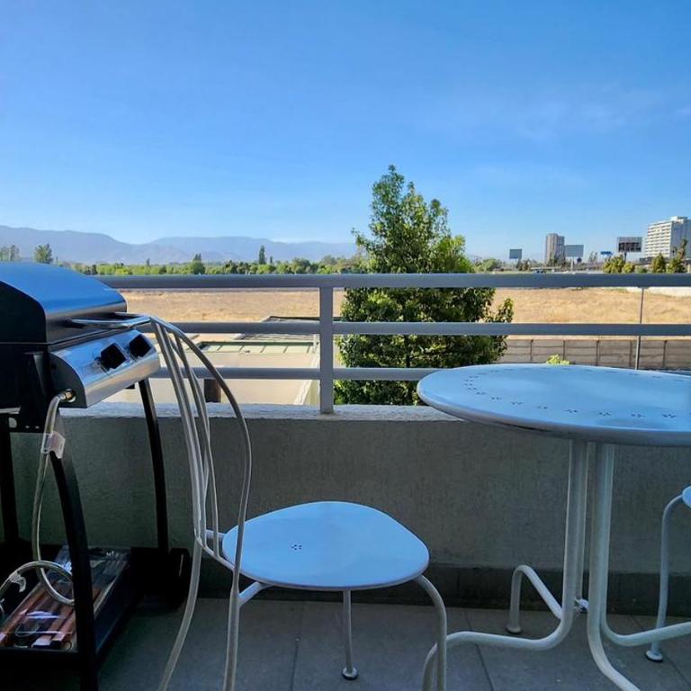 Aeropuerto a 10 min y Mall a 2, terraza BBQ, 3 hab - Three-Bedroom Apartment - 6