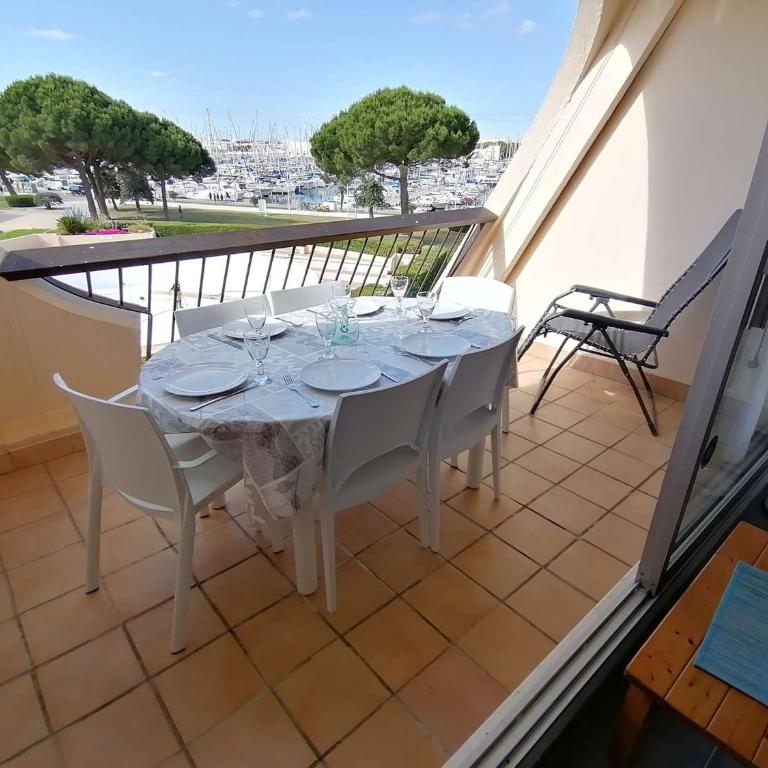 Appartement refait 2 pièces avec piscine et parking - FR-1-731-106 - Appartement - 17