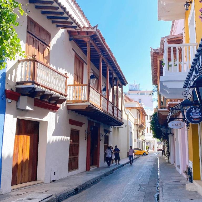 Experience the magic of the Calle de las Damas historic center - One-Bedroom Apartment - 12