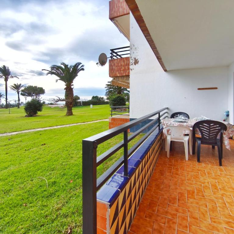 Apartamento frente al mar con piscina Miami Platja - Apartamento de 2 dormitorios - 2