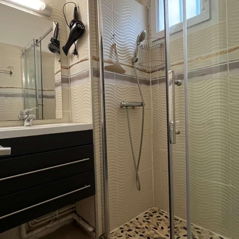 Villa climatisée pour 6 avec piscine et parking proche plage - FR-1-607-42 - Maison de Vacances - 17