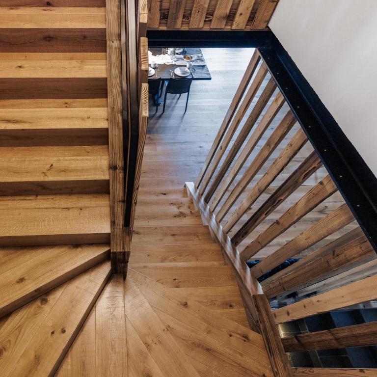 HelloCHALET Chalet Les Fleurs - Scenic Alpine Escape 70 metres from the cable car - Chalet Superior - 30