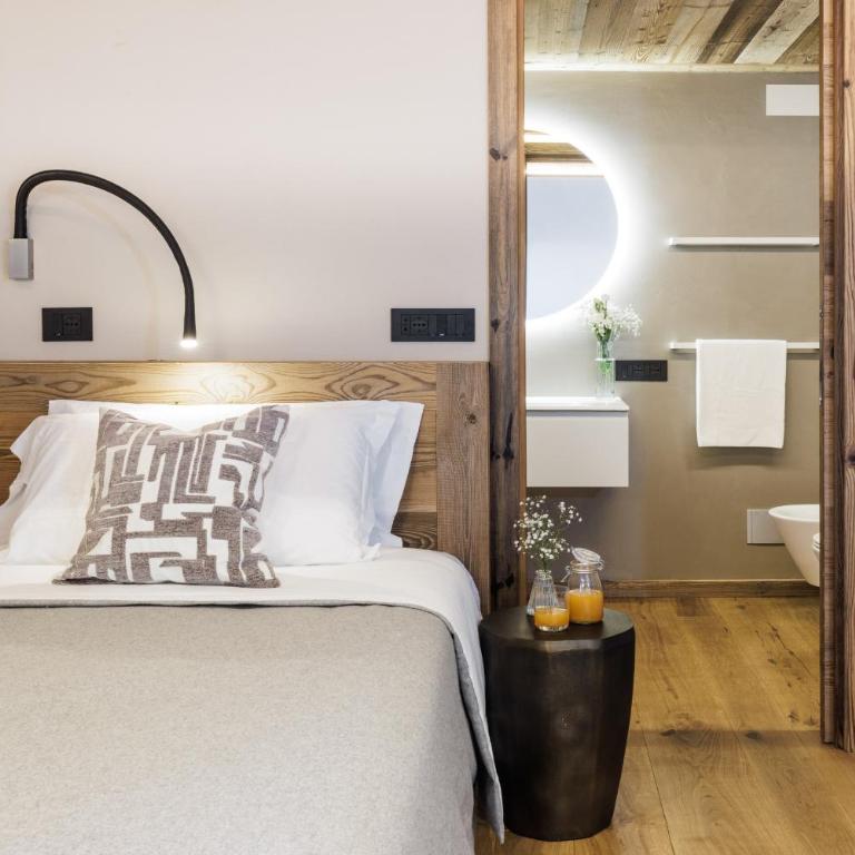 HelloCHALET Chalet Les Fleurs - Scenic Alpine Escape 70 metres from the cable car - Chalet Superior - 88