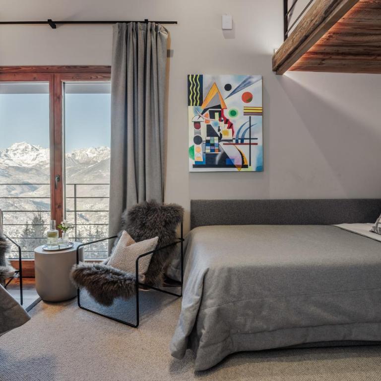HelloCHALET Chalet Les Fleurs - Scenic Alpine Escape 70 metres from the cable car - Chalet Superior - 85