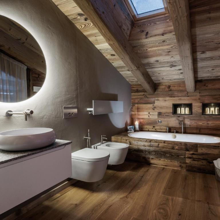 HelloCHALET Chalet Les Fleurs - Scenic Alpine Escape 70 metres from the cable car - Chalet Superior - 65