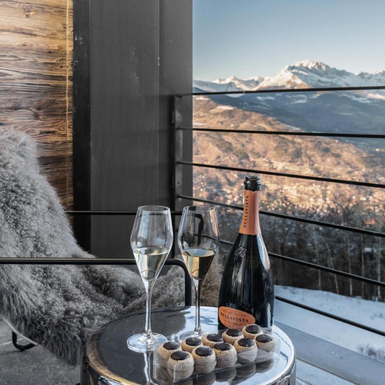 HelloCHALET Chalet Les Fleurs - Scenic Alpine Escape 70 metres from the cable car - Chalet Superior - 99