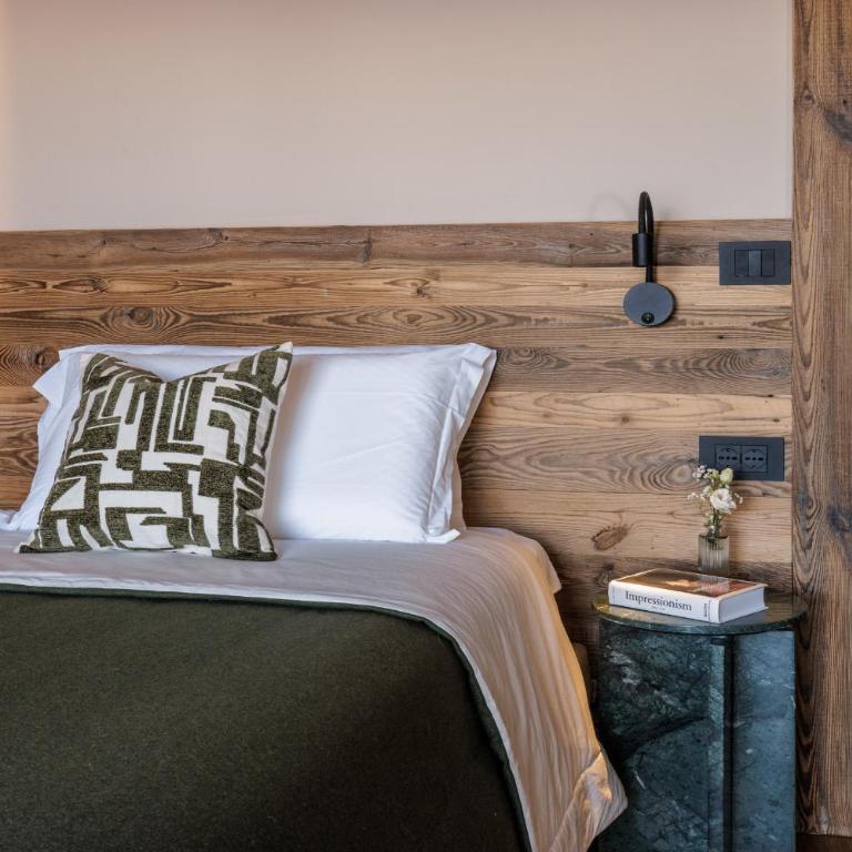 HelloCHALET Chalet Les Fleurs - Scenic Alpine Escape 70 metres from the cable car - Chalet Superior - 78