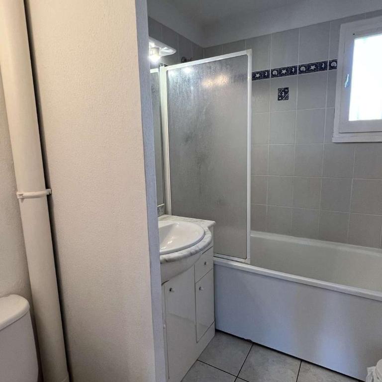 Pavillon à Valras-Plage avec Piscine, Jardinet, Proche Plage et Commerces, Capacité 6 Personnes - FR-1-701-23 - Appartamento - 17