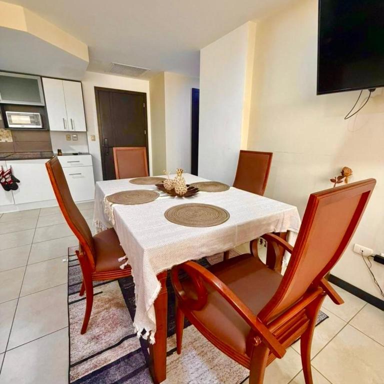 Apartamento moderno de 2 dormitorios con piscina, gimnasio y parking en Bellini 3 - Three-Bedroom Apartment - 2