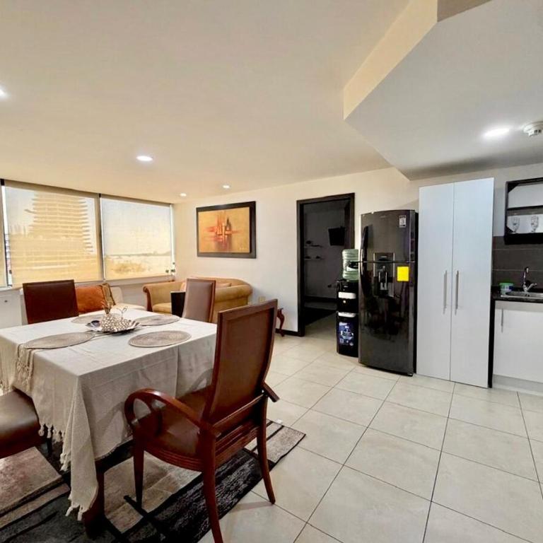 Apartamento moderno de 2 dormitorios con piscina, gimnasio y parking en Bellini 3 - Three-Bedroom Apartment - 7