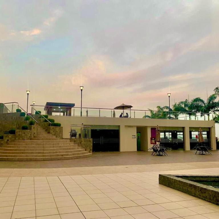 Apartamento moderno de 2 dormitorios con piscina, gimnasio y parking en Bellini 3 - Three-Bedroom Apartment - 8