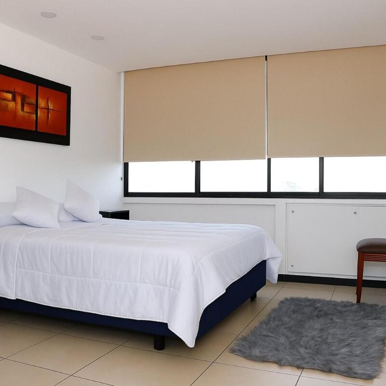 Apartamento moderno de 2 dormitorios con piscina, gimnasio y parking en Bellini 3 - Three-Bedroom Apartment - 32