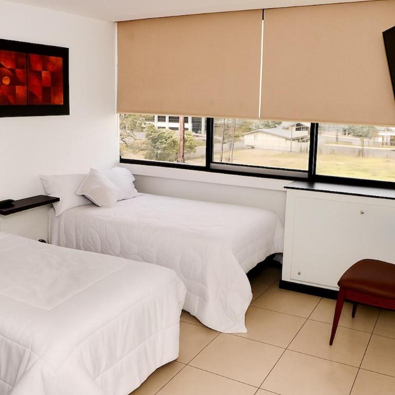 Apartamento moderno de 2 dormitorios con piscina, gimnasio y parking en Bellini 3 - Three-Bedroom Apartment - 39