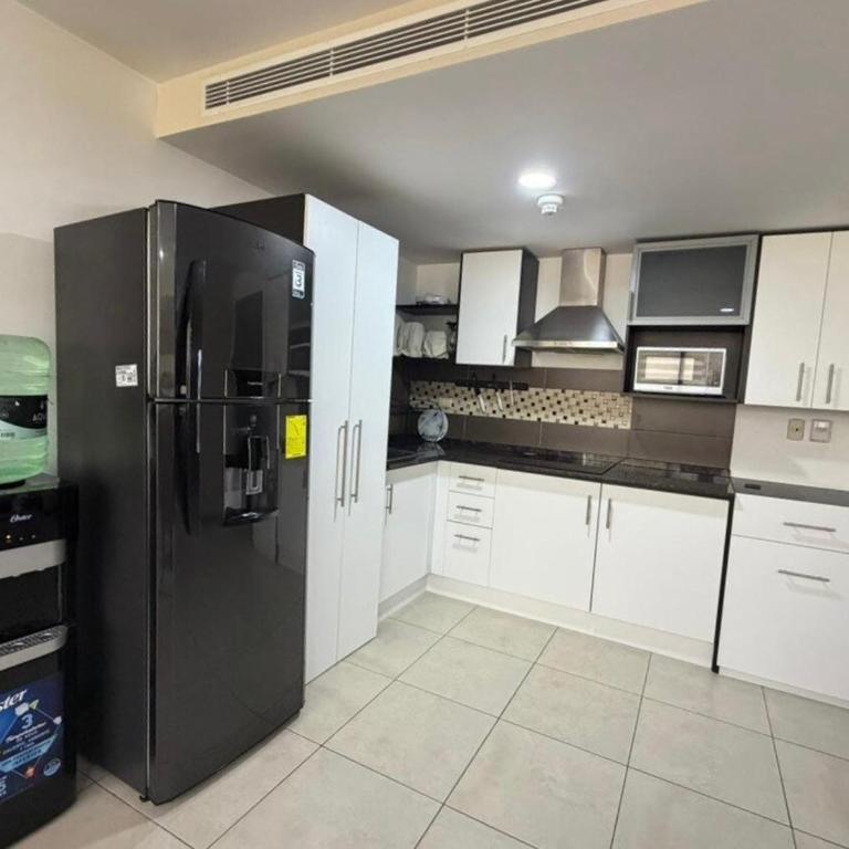 Apartamento moderno de 2 dormitorios con piscina, gimnasio y parking en Bellini 3 - Three-Bedroom Apartment - 46