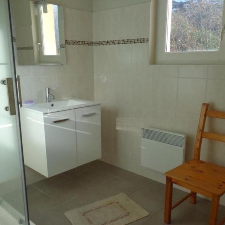 Confortable F3 avec balcon/terrasse en centre-ville, proximité cures, parking, ascenseur, pour 4 pers. - Appartement 2 Chambres - 11