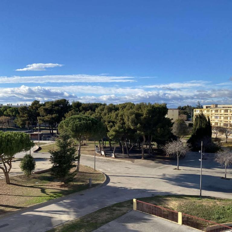 T1 rénové avec balcon, clim, wifi, à Balaruc-les-Bains - FR-1-553-220 - Appartement - 11