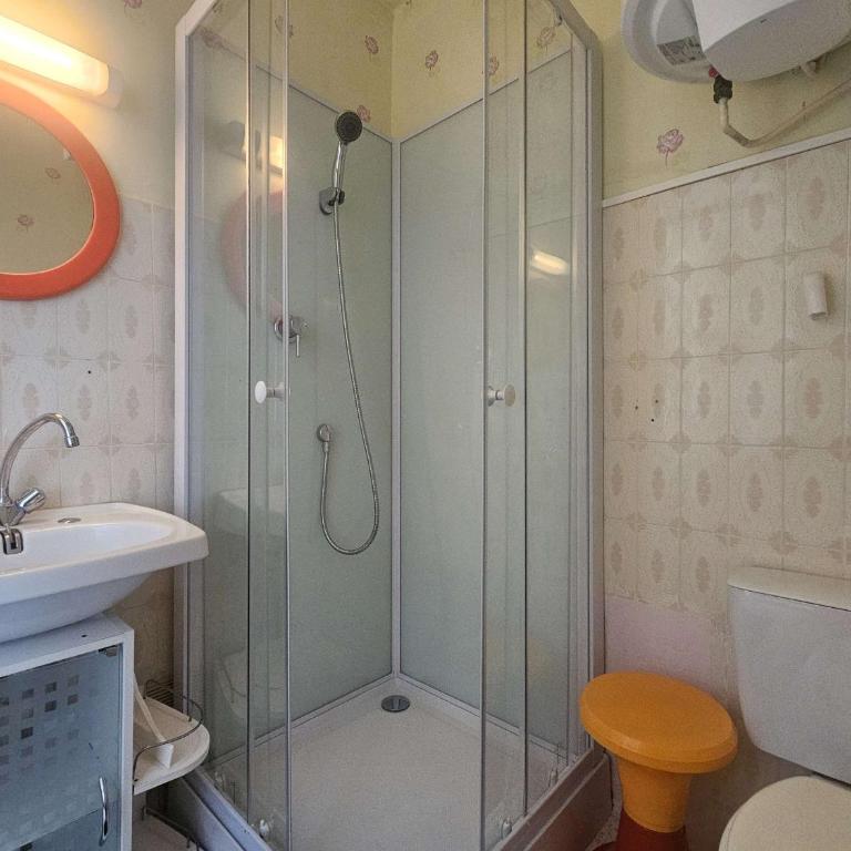 Appartement T1 proche des Thermes avec climatisation - FR-1-553-313 - Appartement - 13