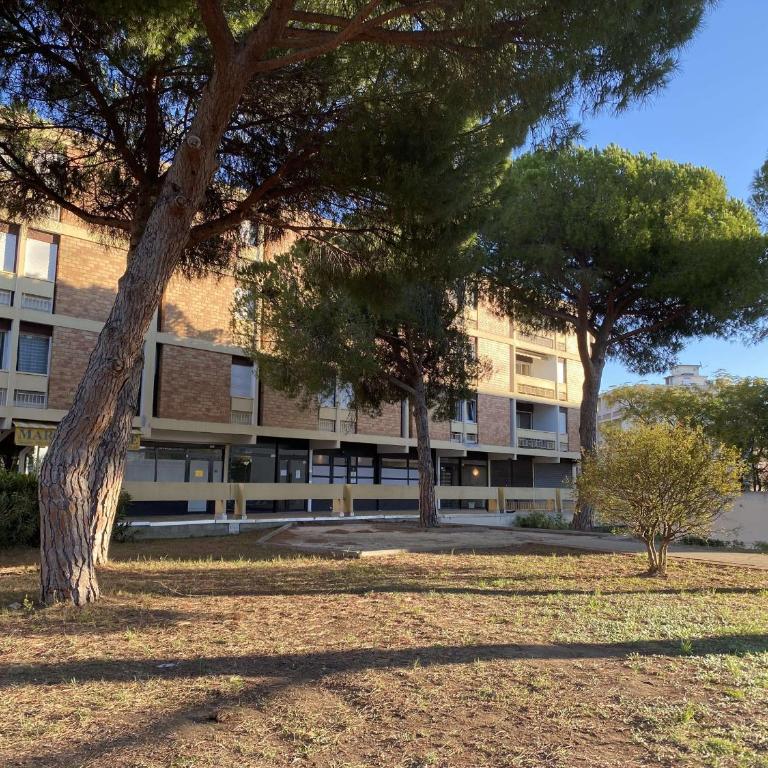 Confort T3 avec Garage et Climatisation à Balaruc-les-Bains - FR-1-553-288 - Appartement - 18