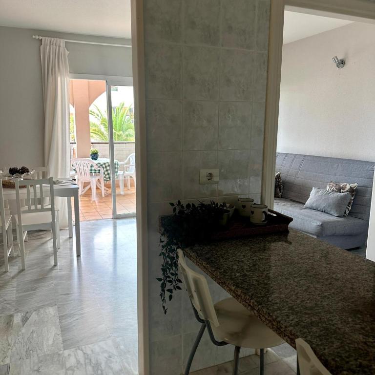 Heated Poolside Paradise Los Cristianos - Apartamento - 33