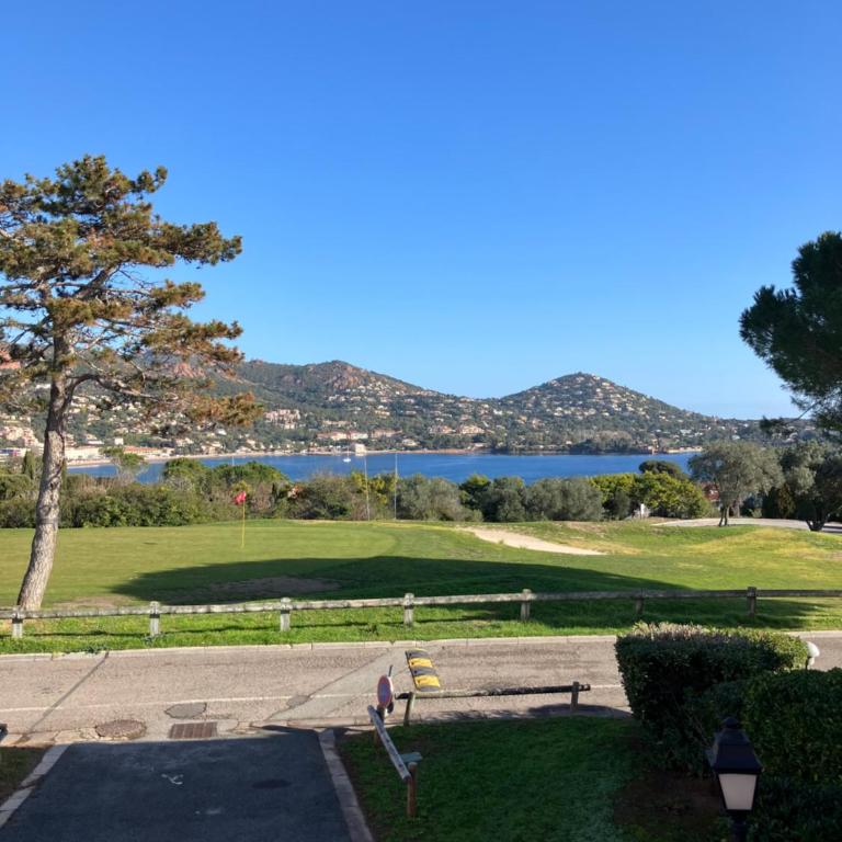 Joli meublé T2 au Cap Esterel vue Esterel et mer - Appartement 1 Chambre - 2