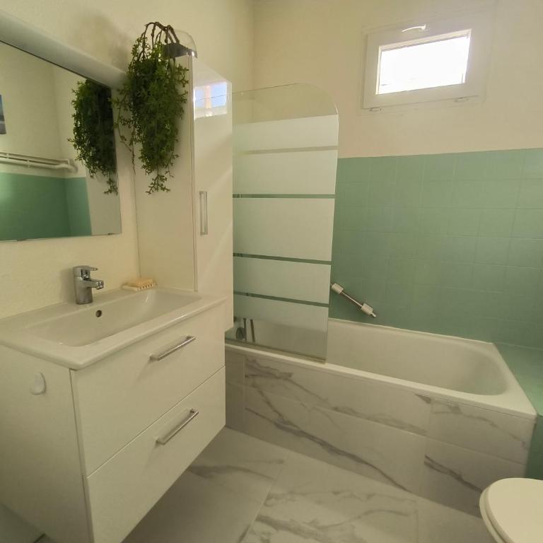Elégant appartement 4 couchages et parking - 5mn de la plage et des commerces - Appartamento con 2 Camere da Letto - 6