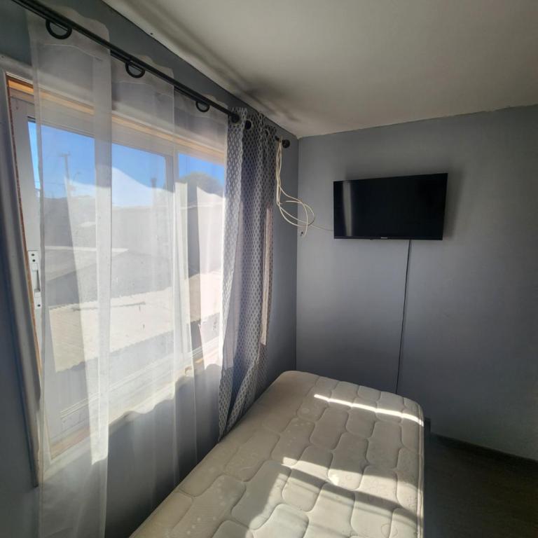 Habitacion amoblada single - Single Room with Shared Bathroom - 4