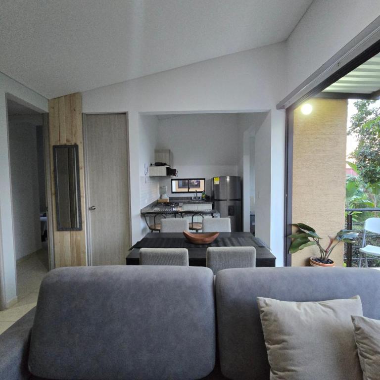 APARTAMENTOS Y CASAS de 2 y 3 HABITACIONES en Condominio Campestre con 4 Piscinas, zacuzzi y Sauna a 5m del Aeropuerto y el Parque del Café - Three-Bedroom Apartment - 58