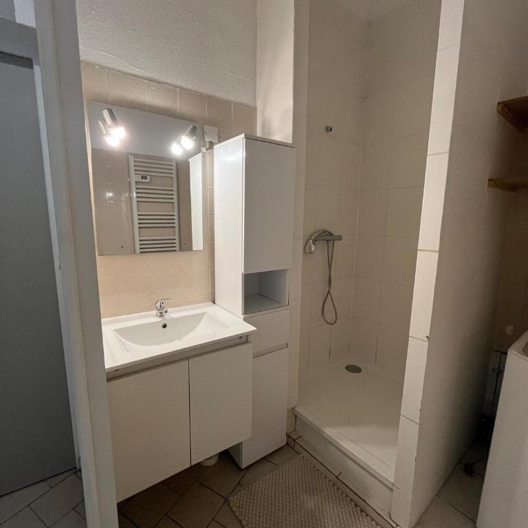 Appartement 2 chambres avec balcon à 700m des plages - Apartamento de 3 dormitorios - 12