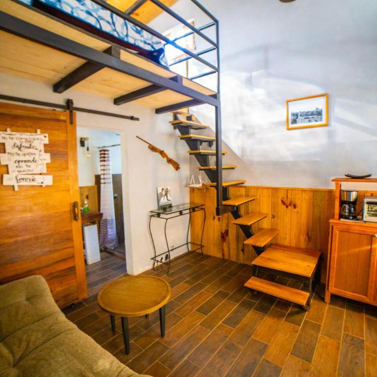 Tombstone - Double Room with Garden View - 11