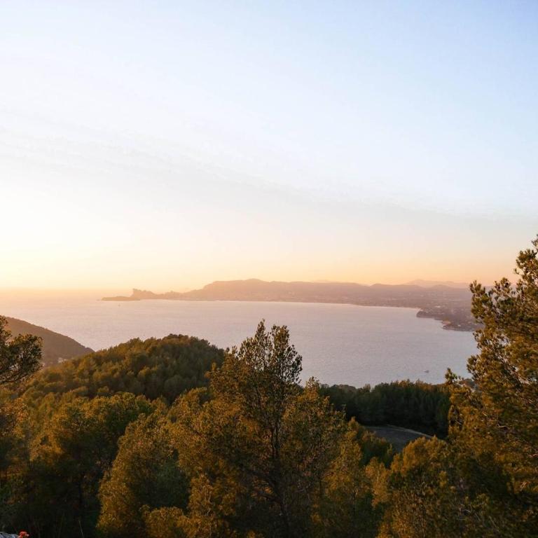 Lumineux T3 climatisé près de la plage des Lecques, avec double terrasse et parking. - FR-1-770-22 - Appartement - 22