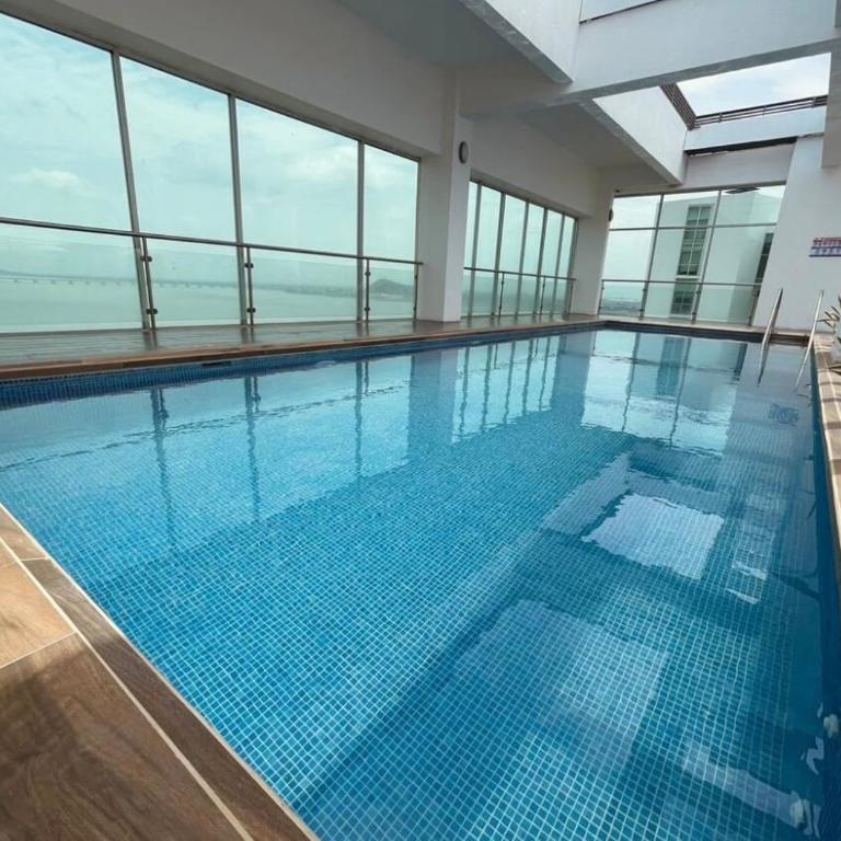 Apartamento de Lujo con Dos Dormitorios Un Parqueo Areas Sociales Puerto Santa Ana en Edificio Riverfront 2 - Two-Bedroom Apartment - 11