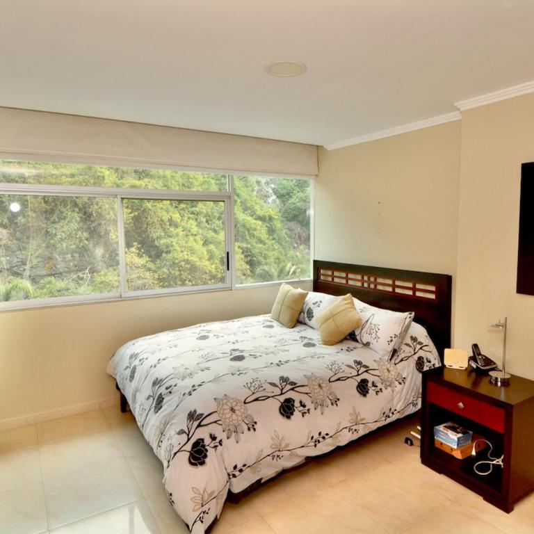 Apartamento de Lujo con Dos Dormitorios Un Parqueo Areas Sociales Puerto Santa Ana en Edificio Riverfront 2 - Two-Bedroom Apartment - 33
