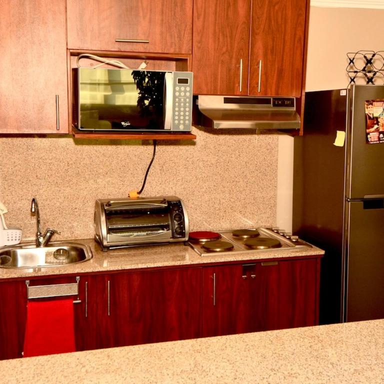 Apartamento de Lujo con Dos Dormitorios Un Parqueo Areas Sociales Puerto Santa Ana en Edificio Riverfront 2 - Two-Bedroom Apartment - 37