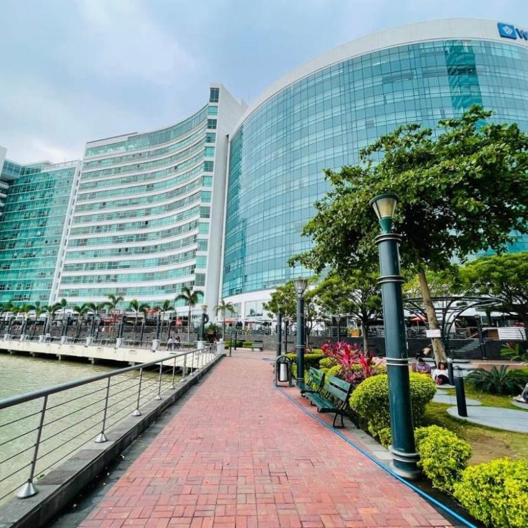 Apartamento de Lujo con Dos Dormitorios Un Parqueo Areas Sociales Puerto Santa Ana en Edificio Riverfront 2 - Two-Bedroom Apartment - 39
