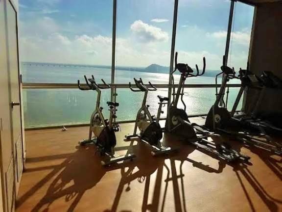Apartamento de Lujo con Dos Dormitorios Un Parqueo Areas Sociales Puerto Santa Ana en Edificio Riverfront 2 - Two-Bedroom Apartment - 45