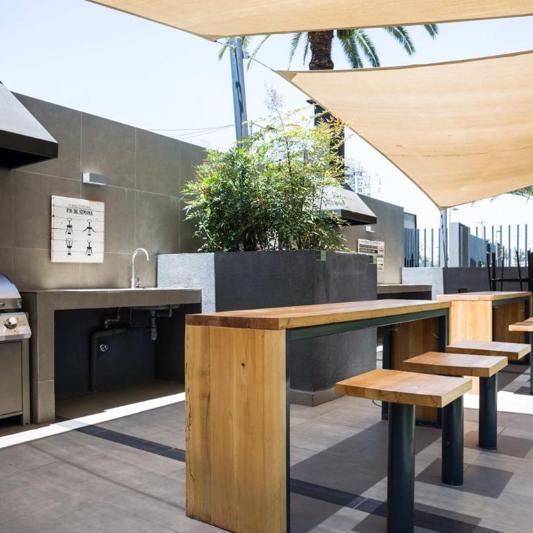 Modern 2BR Oasis in Las Condes Prime Urban Stay - Apartment - 55