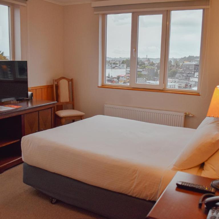 Park Inn by Radisson Puerto Varas - Premium Queen Room - Non Smoking - 4