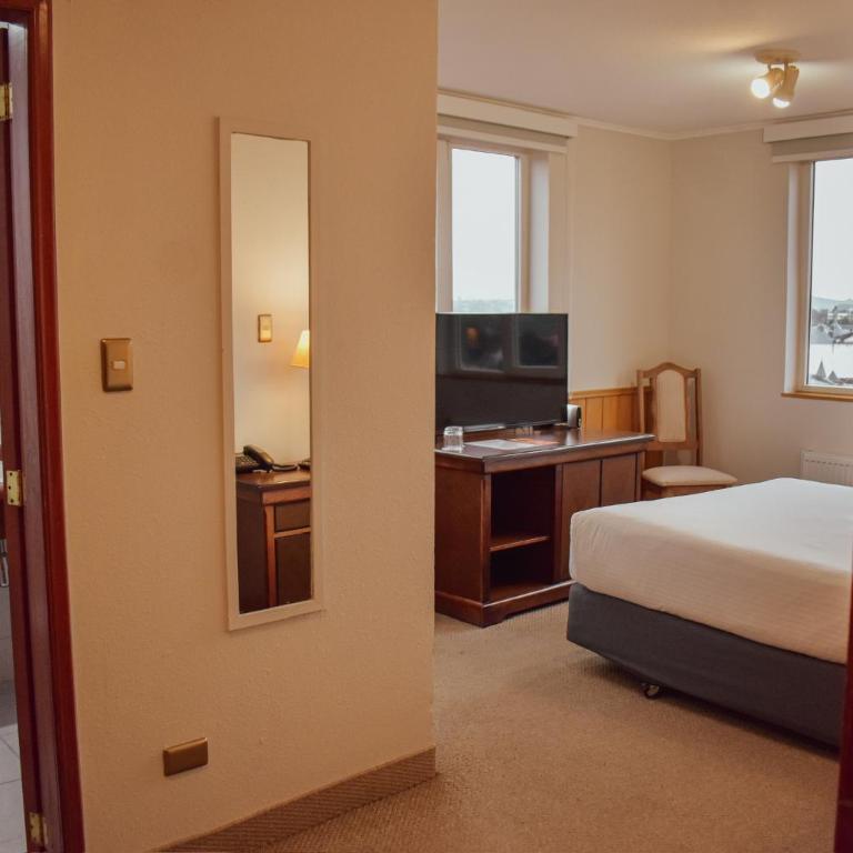 Park Inn by Radisson Puerto Varas - Premium Queen Room - Non Smoking - 6