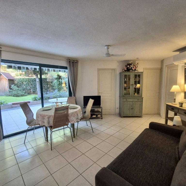 Appartement T3 Climatisé avec Jardin Privatif - Proche Plages et Commerces à Cavalaire-sur-Mer - FR-1-226B-32 - Appartement (6 Adultes) - 2