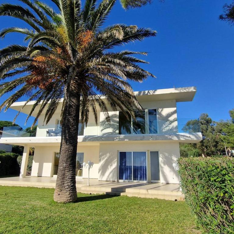 Villa de 250 m², climatisée, sur 2 niveaux au bord de l'eau - FR-1-100-243 - Villa - 9