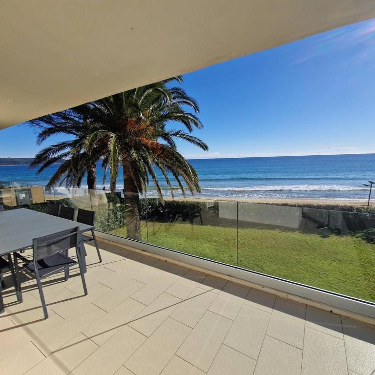 Villa de 250 m², climatisée, sur 2 niveaux au bord de l'eau - FR-1-100-243 - Villa - 10
