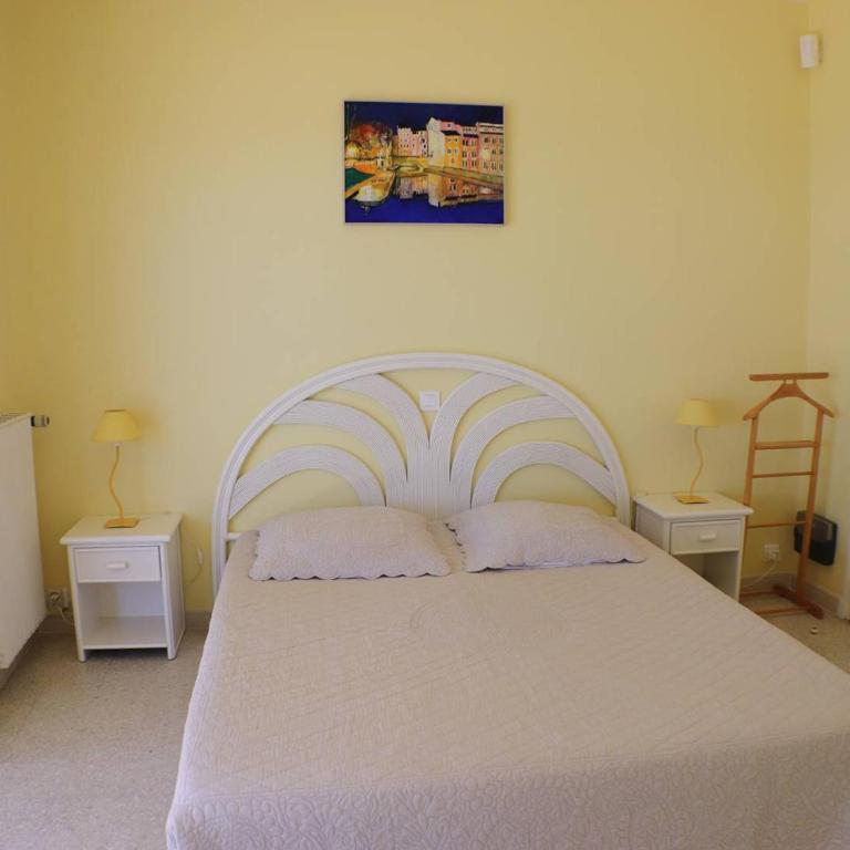 Villa de 250 m², climatisée, sur 2 niveaux au bord de l'eau - FR-1-100-243 - Villa - 16