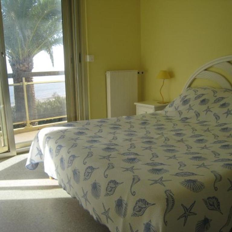 Villa de 250 m², climatisée, sur 2 niveaux au bord de l'eau - FR-1-100-243 - Villa - 18